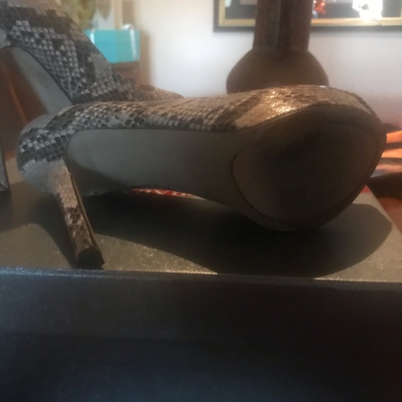 Shoes - Picture 5 of 5